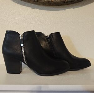 Style & Co. Masrinaa Black Ankle Boots with Zipper